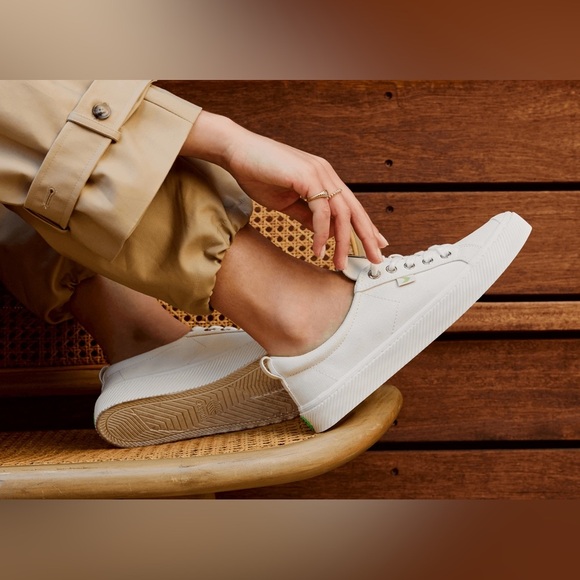 NIB Cariuma OCA Low Off-White Canvas Sneaker - Picture 2 of 8